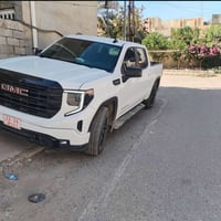 جمسي سيرا 24 8 سلندر ماشيه 50 الف كيلو متر بيها بس جامبغ خلفي 07710454...