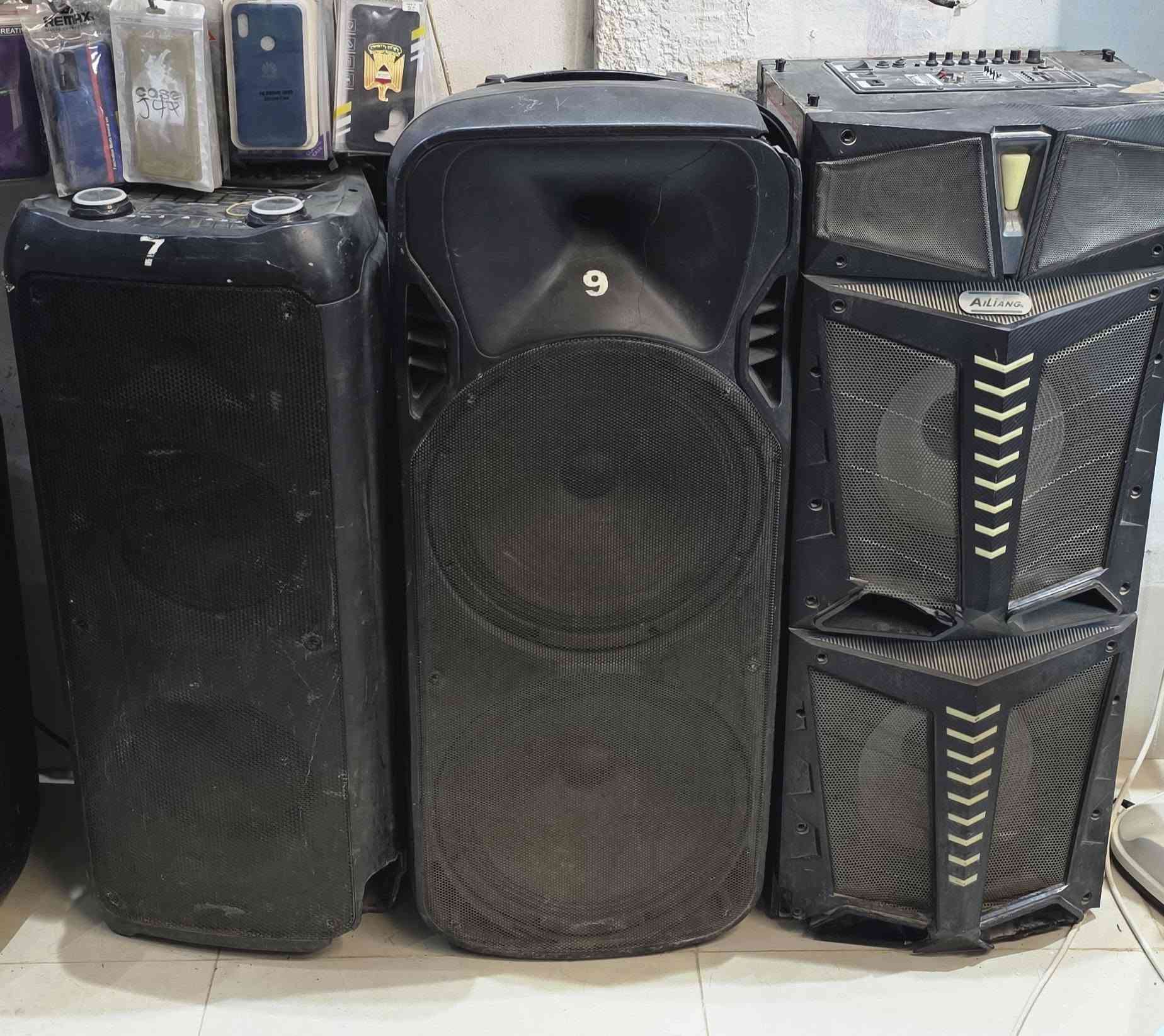 سماعات ديجي للبيع عدد ١٠ سعر السماعه الوحده ١١٠ وبيها مجال سعر الجديده مالتهه ب ٢٠٠
عنواني ديالى  الرحمه 
للاتصال والاستفسار خاص
***********
