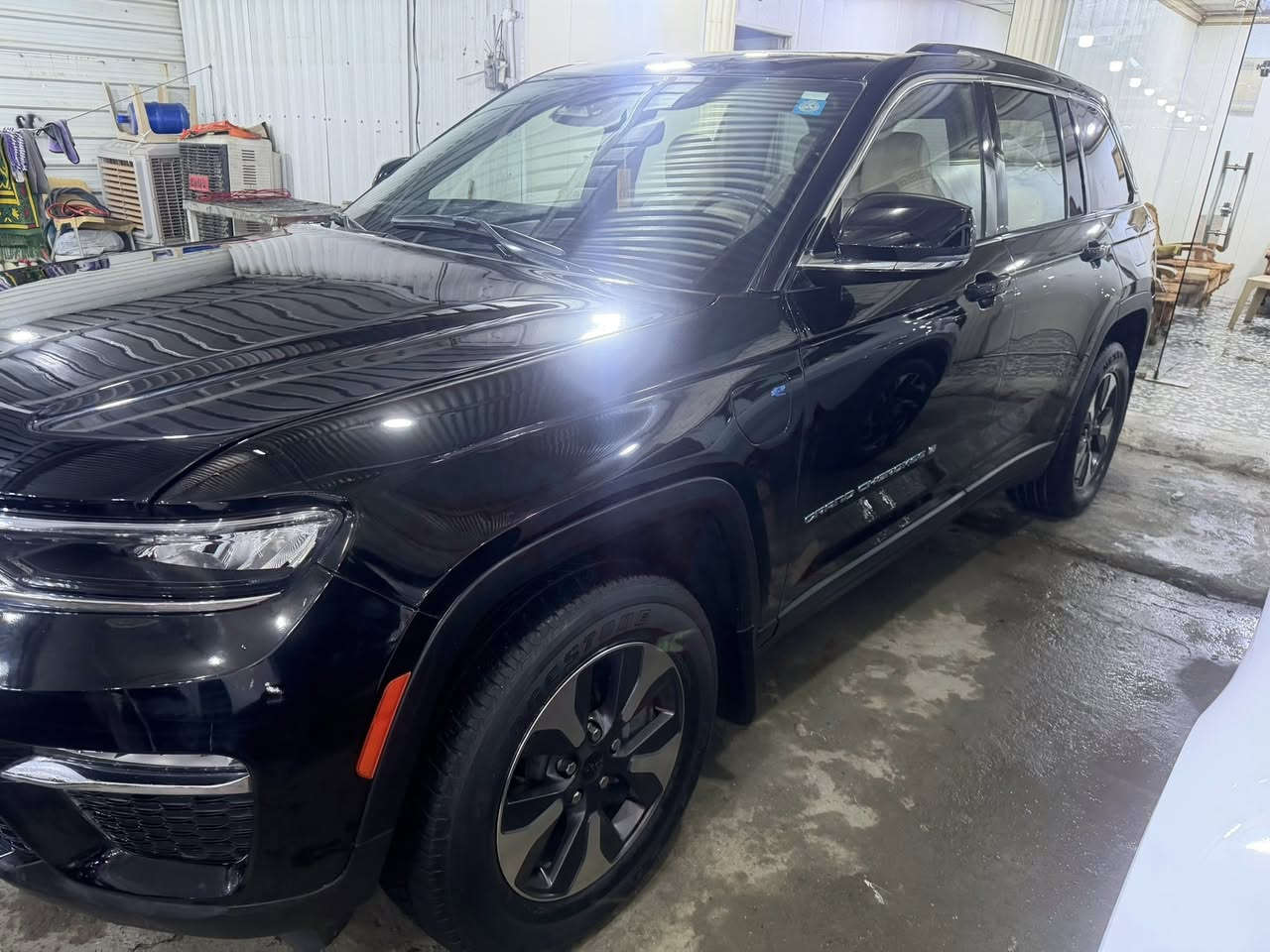 سلام عليكم
جيب هايبرد فول موديل 2022
مواصفات
فول مواصفات 
بنوراما 
ثلاث شاشات
داخل ابيض جلد
صندوق كهرباء
رادارات جانبيه واماميه ونقطه عمياء
ستتم صوت 
كشنات خزن ممريي
خمسه راكب
اللون اسودشزري
حادث السياره جاملغ وبنيد
ماشيه 41300الف ميل
رقم بغداد
مكينه 2000توربو
بيها الميكنه مفتوحه
صورالحادث منشوره مع السونر
مكان السياره بغداد


**إذا كنت صاحب هذا الإعلان وتريد حذفه لأي سبب، رجاءا أرسل رسالة إلى الدعم الفني**