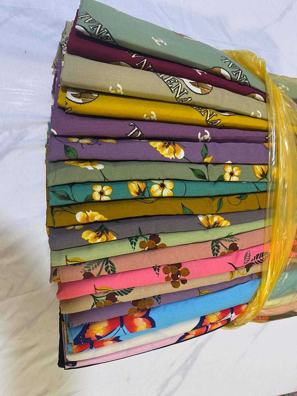 اسعار. مناسبه.  الاقماش قطعتين. اب 500. الاف.    ملابس. اي قطعه 500. تلاف.     ***********.  بي. واتساب
