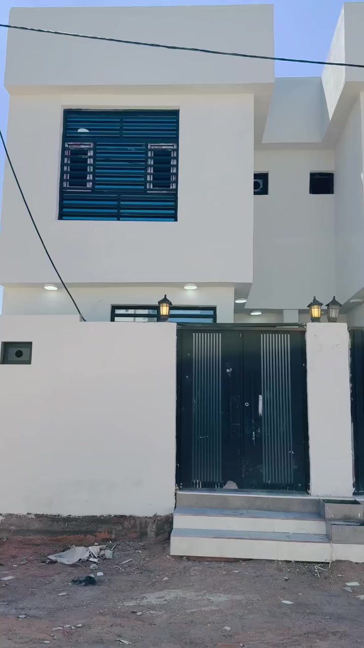 🏡 دار للبيع – النجف / مجمع ليوسف 
📐 مساحة:100متر
📜 طابو سند حر – طابق ونص

🔸 المحتويات:
• غرفتين 🛏️
• صالة 🛋️
• مطبخ 🍽️
• استقبال 👥
• صحيات عدد 3 🚿
• شغل مال جناي ✔️

💰 السعر: 130 وبِيه مجال
لتبليط ومجاري

📞 للاتصال أو واتساب: ***********
