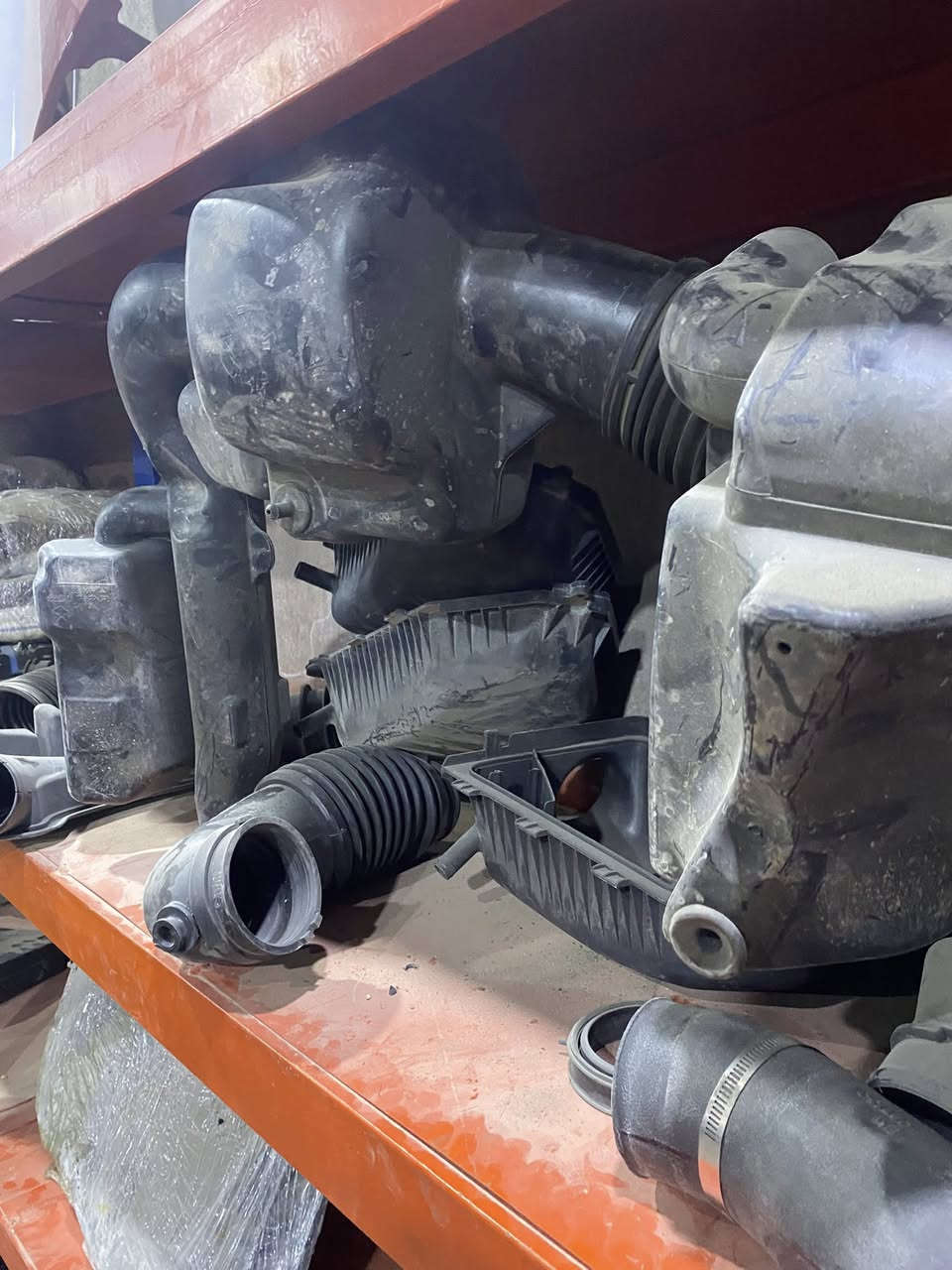 للبيع غراض دورنكو تفصيخ 
دوسات النيكل ارضيه 
سلايد روف فتحه سقف
شوته وقبق مكينه
مرايه تعتيم ومستشعر
ثلاجه وجويتر 
فريم ممه خلفيه واكسل وحداده مع فرم ممه اماميه
صالنه وكزوز وحجريات كامل
جاملغ امامي اصلي نضيف جداً لون ماروني مديل 2013
لايتات مديل 2013
تك لايت مديل 2014 
2 شباك عطر اصلي جديد 
اكو توصيل ***********
