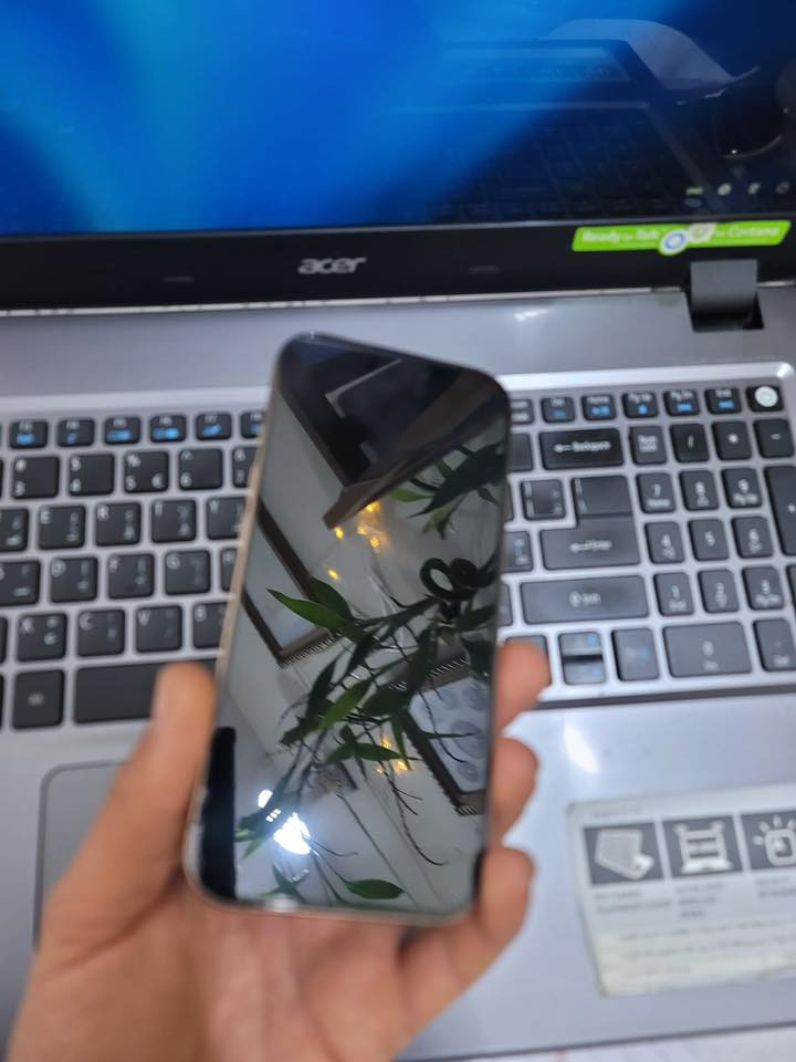 مليون و٣٠٠ وبي مجال      16 برو     ذاكرة 256  نظيف جداً ملحقات كارتونه          ***********
