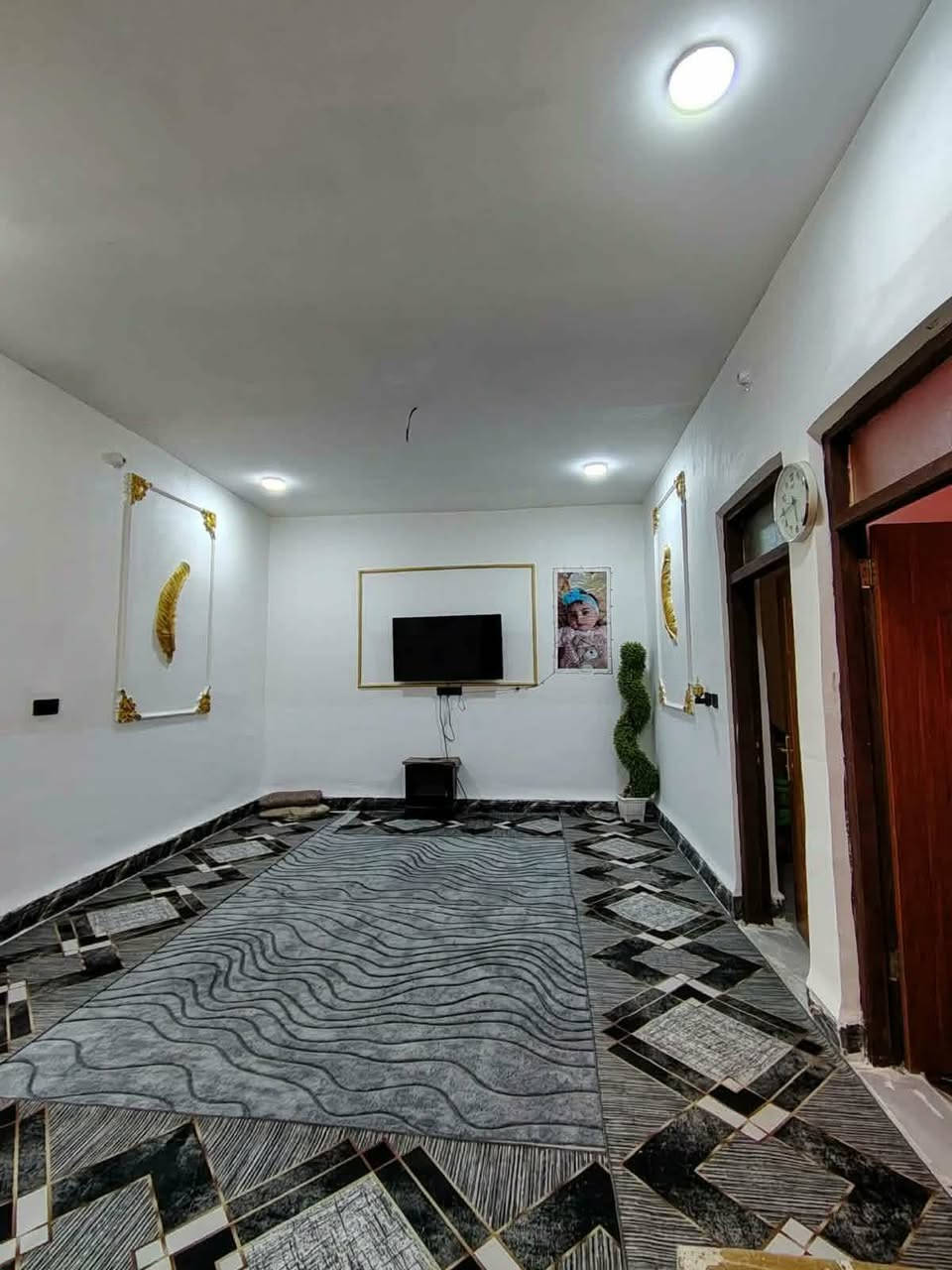 بيت زراعي. سند 25للبيع في حي الامين مساحته 150 يحتوي على غرفتين وصاله واستقبال ومطبخ وطارمه حلوه البيت جديد بناء هذه السنه نزلت الساده الفؤاديين قرب عمود 622 سعره 45 وبيه مجال. 
للاستفسار مراسلة صفحة او الاتصال  ‏‪***********‬‏
