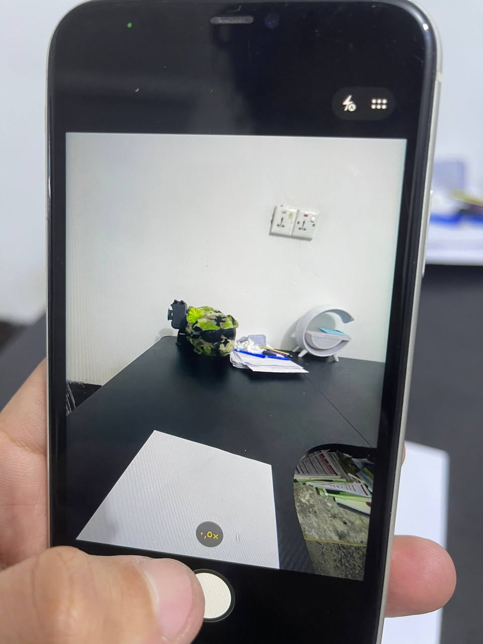 ايفون 11  لون أبيض ذاكره 128 مو 64 الجهاز كل مكفول كامل اتصال ونت وكلشي وفيس ايدي كلشي شغال بالجهاز فقط مستبدل بطاريةاصليه   بالشحن يخبل سعر الجهاز 185 وبي مجال بسيط العنوان بغداد المنصور رقم تلفون *********** وبي واتساب
