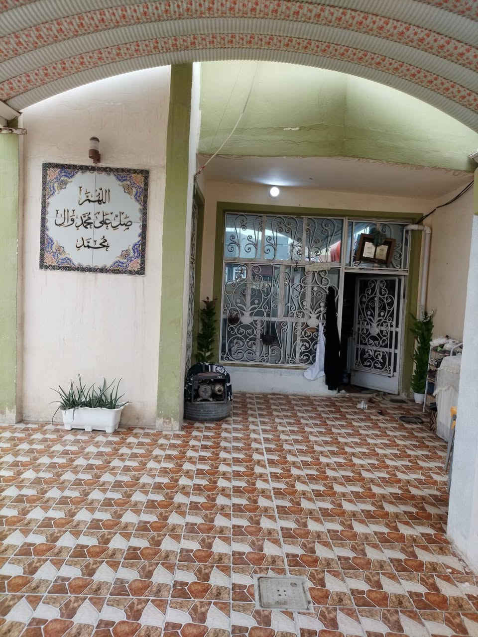 للبيع بناء حديث قرب المدرسة الجديده بلمعاره المساحه 250متر صب گونگريت غرفتين نوم وصاله واستقبال ومطبخ كبير ممرات صحيات داخلية وخارجية السعر 150 وبي مجال ***********. ***********
