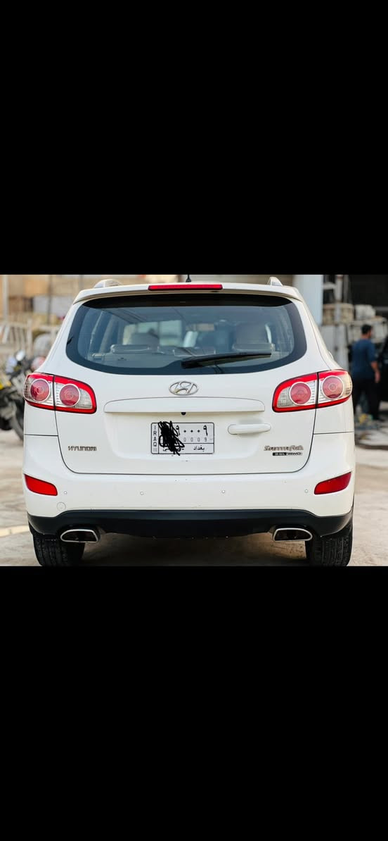 السلام عليكم هيونداي سنتافي
2012 الشركة العامه 
كفاله عامه من كل النواحي عده بارد بلجاملغ مال صدر فقط عدا ذلك كفاله عامه 
مواصفات السنتافي معروفه 
مري شفط 
جام كهرباء 
اشاير مري 
ثلاجه 
تبريد 3 قطع 
7 راكب 
شاشه 
تحكمات ستيرن 
تحكم المري كهرباء 
منضومه زنون 
باقي المواصفات معروفه ✅✅ 
ماشيه 158 كيلو حقيقي 
شرط ترايها مال زيرو 
بانزين كله محسن ودهن كله اصلي نضيفه جدا جدا السياره 
السعر171 وبي مجال للشراي مكاني بغداد المشتل 
للاتصال على الارقام التاليه *********** 
***********
