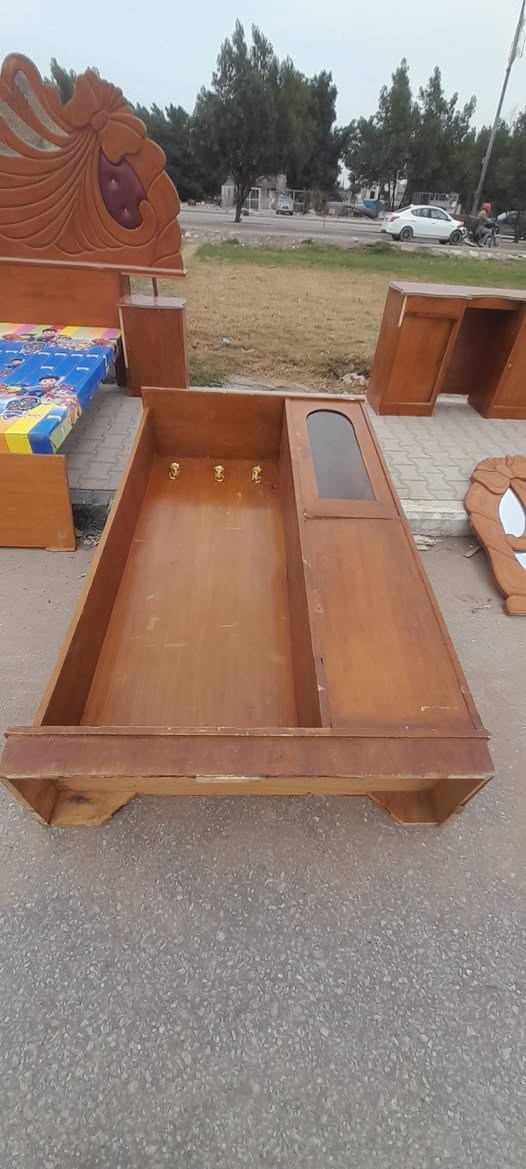 المجهز لبيع وشراء اثاث والاجهزه الكهربائيه المنزليه عامه العنوان نجف حي عدن مقابل الطحان ***********ضرغام تابع تكتك وفيس يوجد خدمة توصيل طلبات بالكروه داخل النجف ملاحظه العصر افتح بسوك الوفاء شارع الصب بالخدمي
