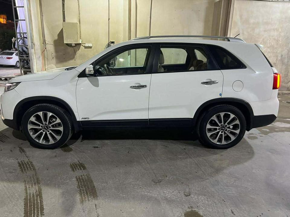 سورنتو موديل ١٥ خليجي 
رقم بغداد انكليزي جديد
سنويه جديده باسمي
محرك ٤ سلندر دووش
بدون بنوراما
حساسات خلفي امامي
كامره خلفيه
ليد خلفي امامي
فور ويل
يدات نيكل
بصمة تشغيل وابواب
انارة داخليه ابواب وبطاين
كشنات مخمل بيجي كشن السائق كهرباء
٧ راكب
تبريد تدفئه ٣ قطع منفصل
تخم تاير وباتري جدد
محرك وكير خير من الله
مكفوله من التبديل والصبغ 
سيارة نظيفه ماشاء الله
السعر ١٧٧ ورقه وبيها مجال للطيبين والشراي يتدلل
مكانها الفلوجه 
للاتصال .....
***********
***********
