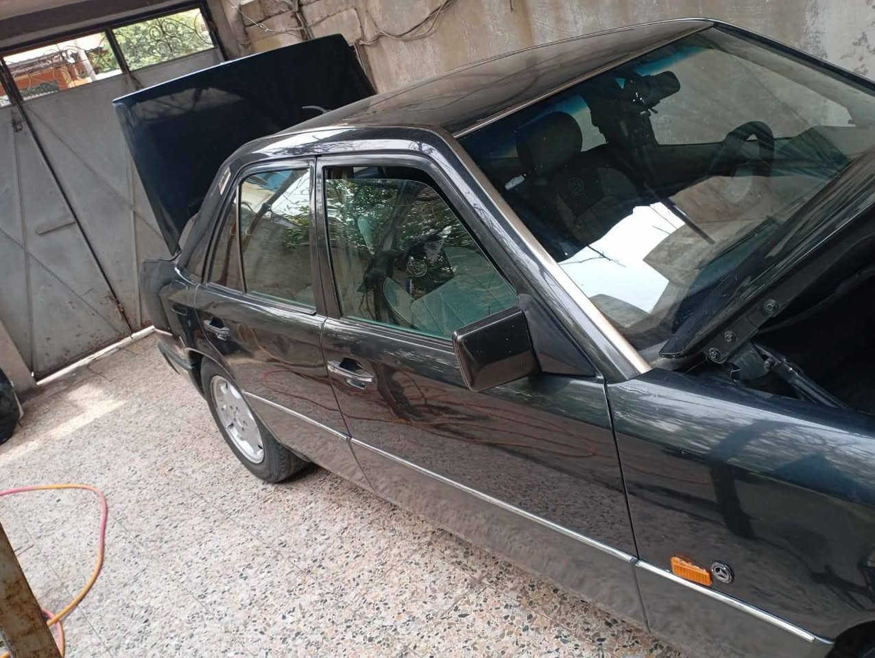 مرسيدس دب م 92 لون اسود مكينه ديزل 5 بستن رقم مسطره باسمي السعر قفل قفل 55 ورقه الاتصال ***********
