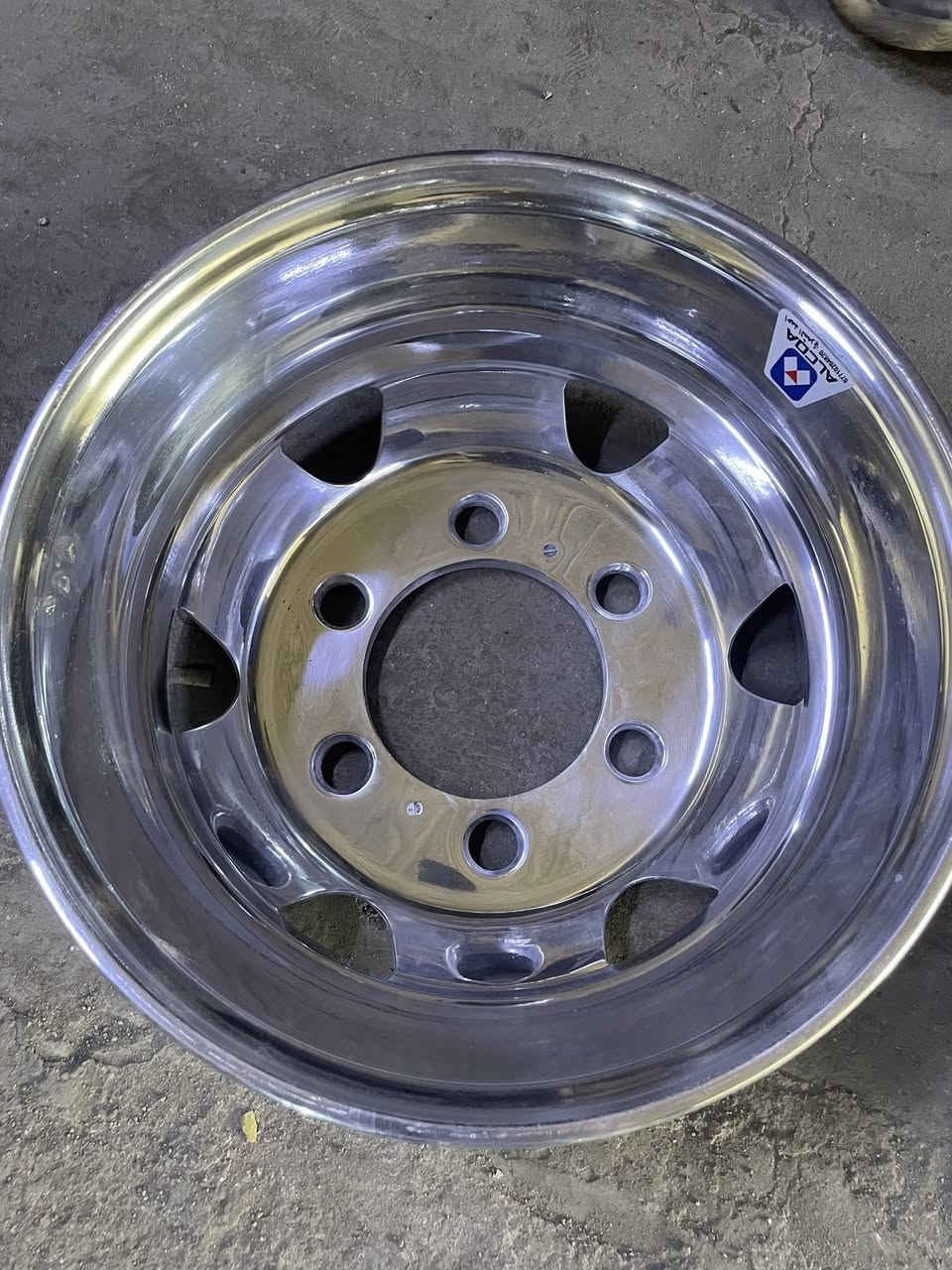 ويل كب اصلي الحجم 17:5 هينو كنتر سعر زوج 225 الف مكاني مجمع مشن بغداد يوجد توصيل لجميع محافظات متوفر جمله مفرد ***********
