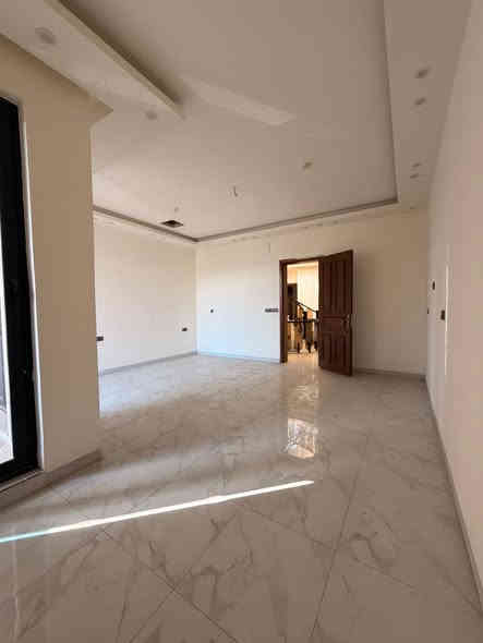 بيت للايجار السيديه 
المساحة 130متر
متكؤن من 3غرف 
صاله استقبال ؤمطبخ ؤحمامات 3
ايجاره مليؤن ؤنص
مقدمه شهرين 
تمينات شهر 
درجه اؤله نضافه 100ب100
الاستفسار على رقم المكتب 
***********
