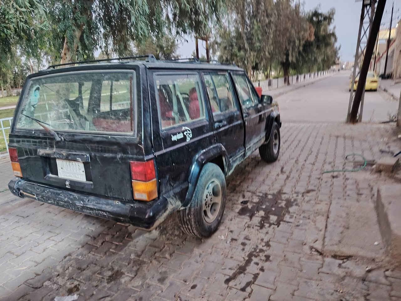 جيب شيروكي موديل 90 واسط مكينه ثنين ونص بطه ***********
