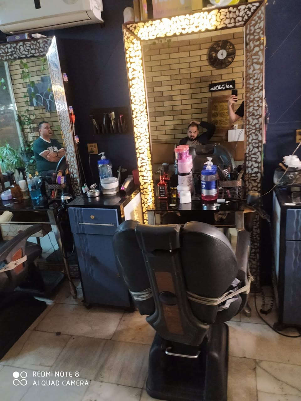 السلام عليكم عندي 3 كراسي و3 مرايات و3 ميوزه ابيعهن شلع السعر 300 الف
العنوان بغداد الصليخ 
***********
