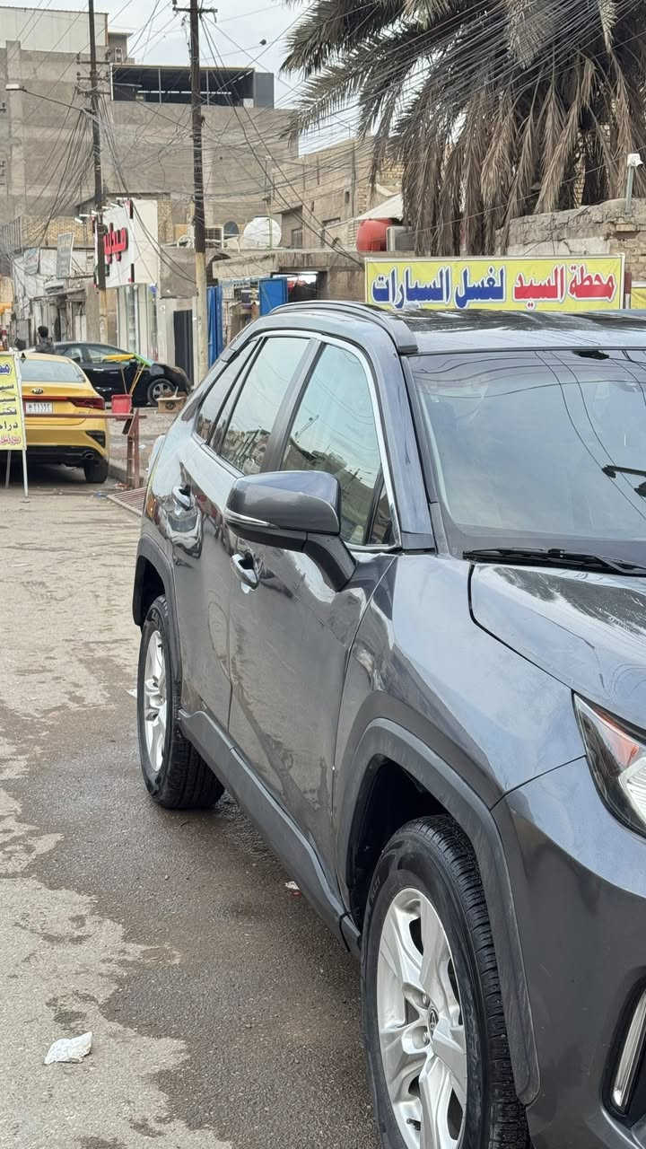 السلام عليكم

سيارة راف فور  

رقم اربيل 

موديل 2021 xle 

وارد امريكي 

العداد ماشية 64 الف كيلو 

الحادث جاملغ امامي جه الصدر وشوي من الباب  

كير محرك مكفولات 

الموصفات 

رادار 

مانع تصادم 

نقاط عمياء 

3 انظمة قيادة 

محرك ٢٥٠٠

اشاير بالمري 

سايد بريك كهرباء 

فور ويل 4WD

قطعتين تبريد 

بصمة و بصمات يدات 

السعر 198

رقم الهاتف ***********
