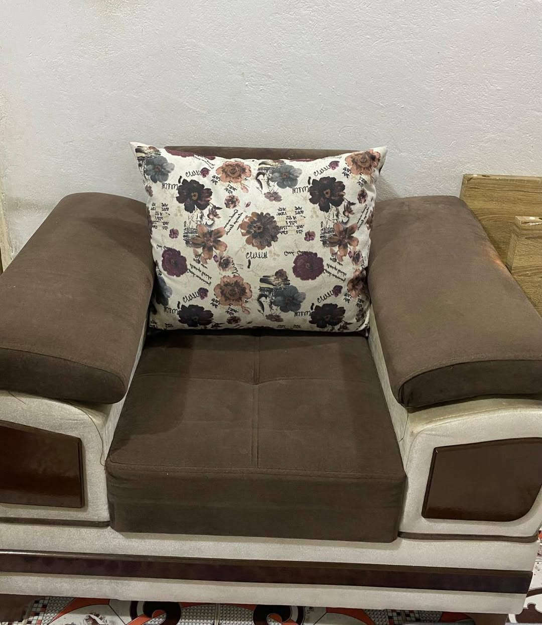 قنفات تركي خمس قطع تركي السعر 700الف وبيهم مجال  نظافة 90بلميه


**إذا كنت صاحب هذا الإعلان وتريد حذفه لأي سبب، رجاءا أرسل رسالة إلى الدعم الفني**