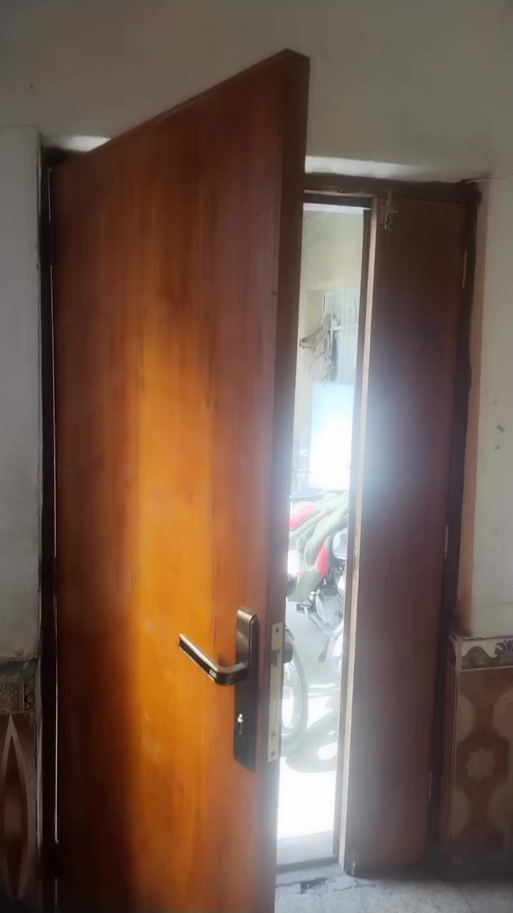 الدار للبيع العنوان الشطره الشارع خلف الملعب تلفون ***********
