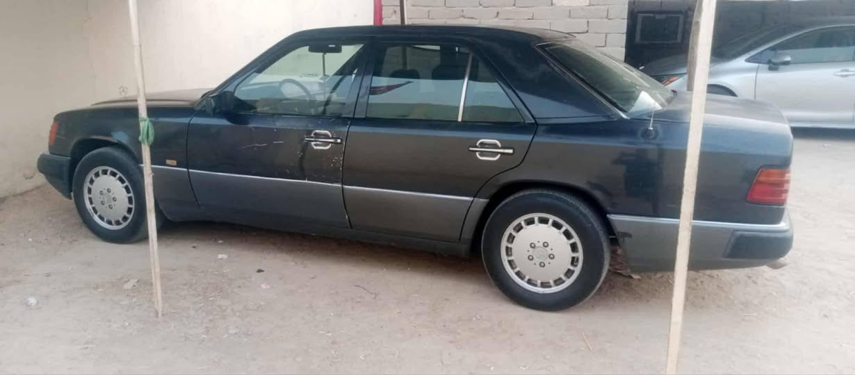 سلام عليكم
مارسدس دب 1991
سنويه لحد ٢٩ مشروع وطني 
 تخم تاير محور فيفتي 300
سعر 50
رقم بغداد
***********
