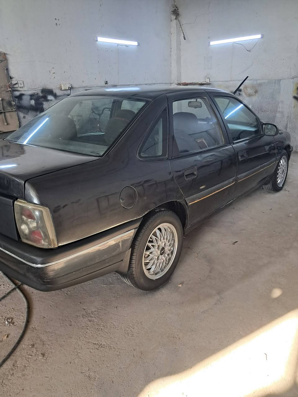 فكتراء موديل 92سياره جاهزه مكينه كير سياره بدون حادث طخم تايات جواها باتري جديد ارقام وسنوية جديده ***********
