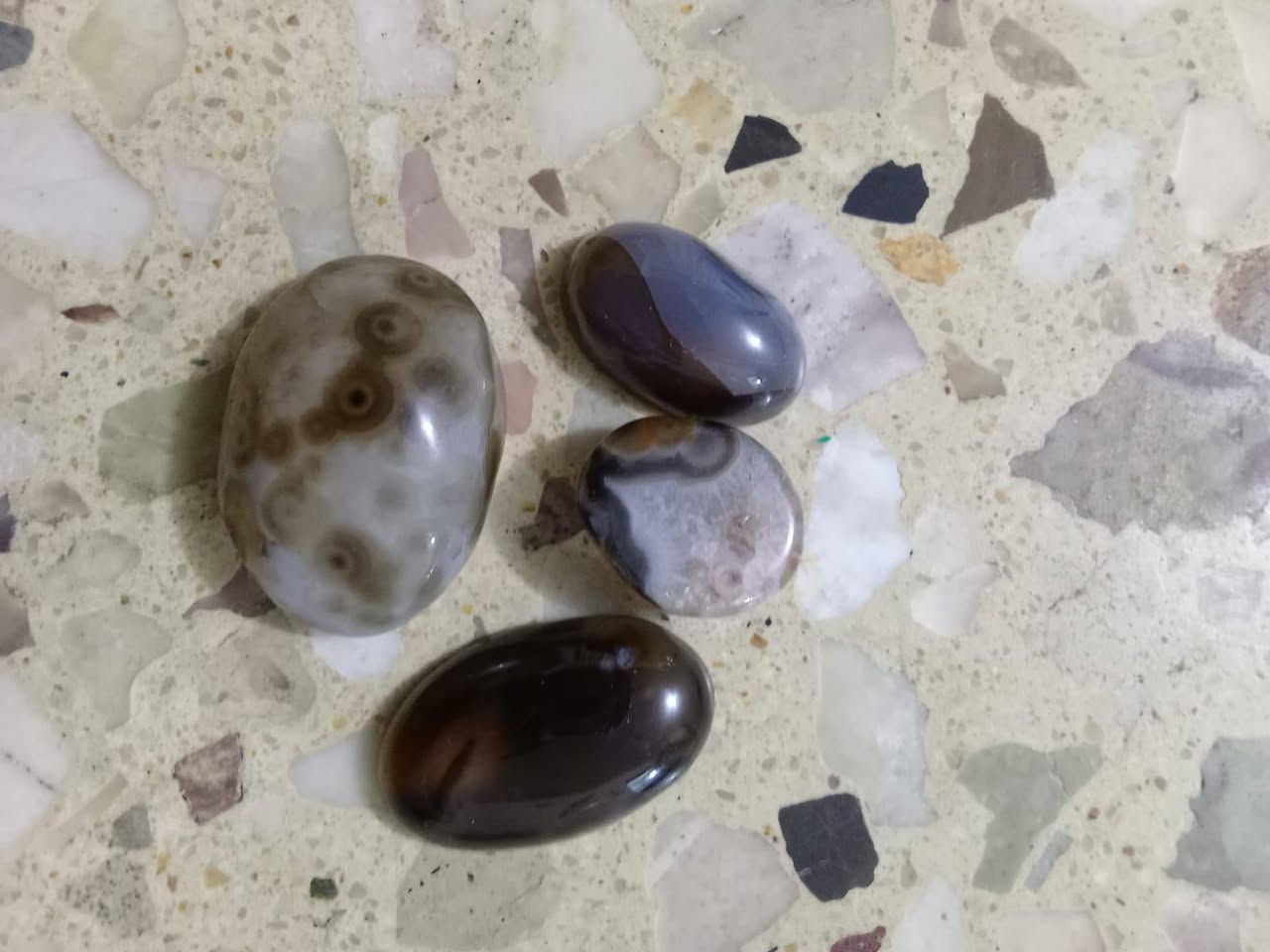 حجرات كلش حلوات ثنين نواعم وثنين كبار شويه مصورات عقيق وسليمانيات عيون بيهن راقيات ابيع جوه سعرهن اربع قطعه 12 الف


**إذا كنت صاحب هذا الإعلان وتريد حذفه لأي سبب، رجاءا أرسل رسالة إلى الدعم الفني**