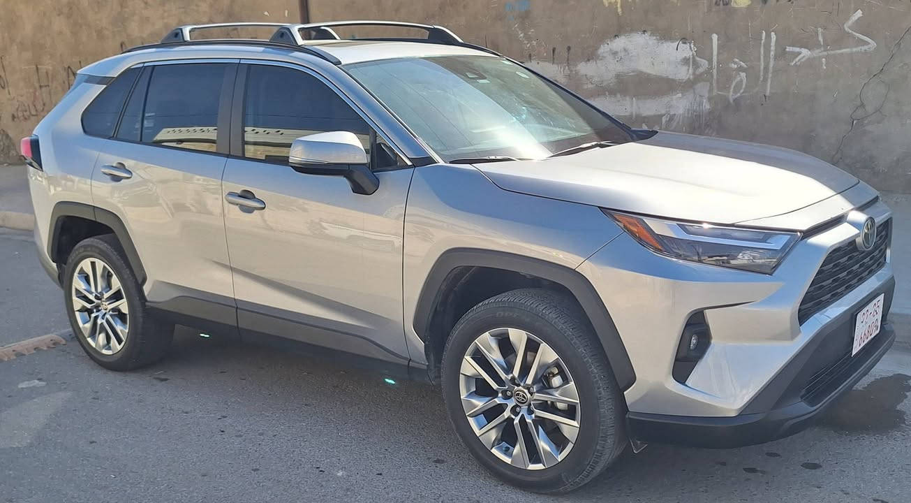 تويوتا - راف 4 - XLE بريميوم
* حجم المحرك: 2.5L 
* فتحة سقف
* بصمة تشغيل 
* صندوق شفط كهربائي 
* كاميرا خلفي
* هاند بريك بصمة
*  اوتو هولد Auto Hold
* رادار امامي (تحديد مسار)
* رادار جانبي (نقاط عمياء)
* نظام : Eco
* نظام : Normal 
* نظام : Sport
* كشن السائق كهربائي
كشنات جلد 
كشاف ضبابي
السعر:260$ بيها مجال قليل
رقم  الهاتف: ***********
مكان السيارة نينوى
حادث مبدل باب السائق اصلي بدون صبغ وبدون دواخل جاملغ معدل بارد ايرباك بردة فقط
