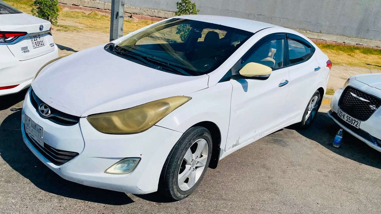 سلام عليكم 
خليجي بيها قطعتين صبغ فقط بدون ضرر
محرك حجمه 1800كير تبريد بحاله جيده
بيها طخه باب سايق خفيفه والباقي كدامك 
سياره فقط تريد شراء رقم من المرور مليونين فقط
سعر السياره 67$ وبي مجال ***********
