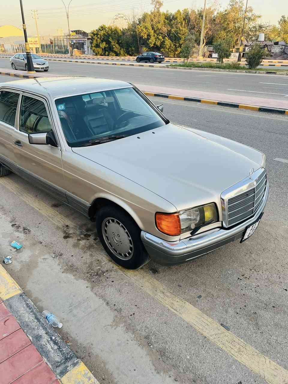 سلام عليكم مارسدس جامبو باب قصير للبيع 
رقم بغداد انكليزي سنويه لغايت 2030 
موديل 86 
السياره مصبوغه عام حداديه جديده تخم تاير جديد
محرك بلادي (300) 6 سلندر كير ومحرك جدد
السياره جاهزه 
السعر 63 وبيه مجال 
للاستفسار ***********
