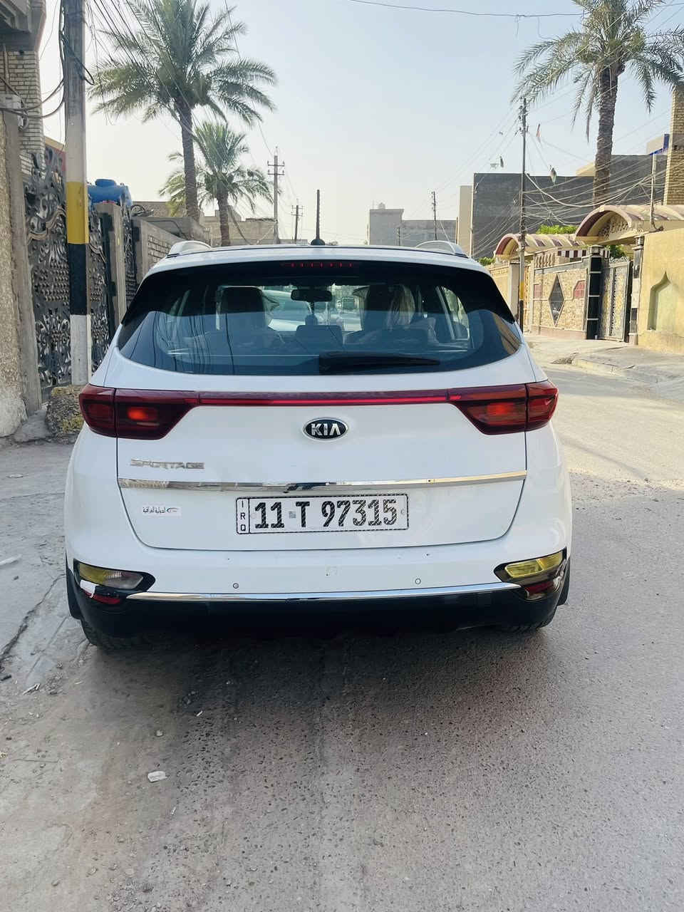 السلام عليكم من رخصه الادمن سبورتج 2019 خليجي بأسمي رقم إنكليزي بغداد مواصفات بنوراما تحكم إستيرين جهتين مري شفط إشاره بالمري مود درايف 3 وضعيات اضاءه داخليه لد شاشه حساسات أمامي خلفي العنوان بغداد رقم الهاتف *********** ملاحضه باب خلف السائق بس طخه ما مصلح كما موضح بالصور السعر 193$
