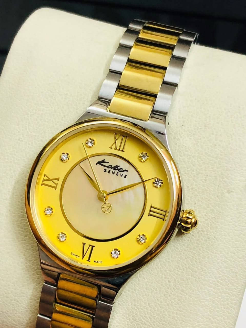 ساعة كولبر جنيف ( KOLBER )نسائي   
سويسري اصلي طلاء ذهب ( مينه صدف ) 
جام زفير / شهري قفل فراشه 
مينه 3D لوك غير مستعملة        
للاتصال ***********
