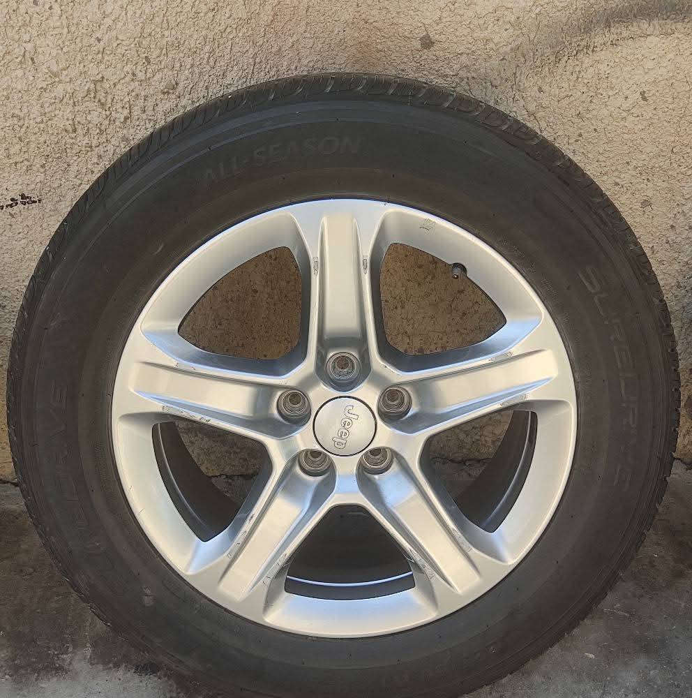 متوفر 
تايرات ويل جيب كومباس 
مال فول 
حجم 17////
60/225
تايرات جديده  امريكيه 
 العدد 3 تاير ويل

الاستفسارات ***********
