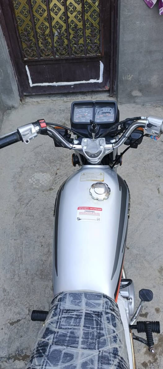 السلام عليكم دراجة نامة لبيع موديل 24 دراجة نضيفة شوفت عينك مامتعوبة اوراق اسكنر السعر 600وبيهاا مجال المكان الحمزة الغربي الاتصال ***********
