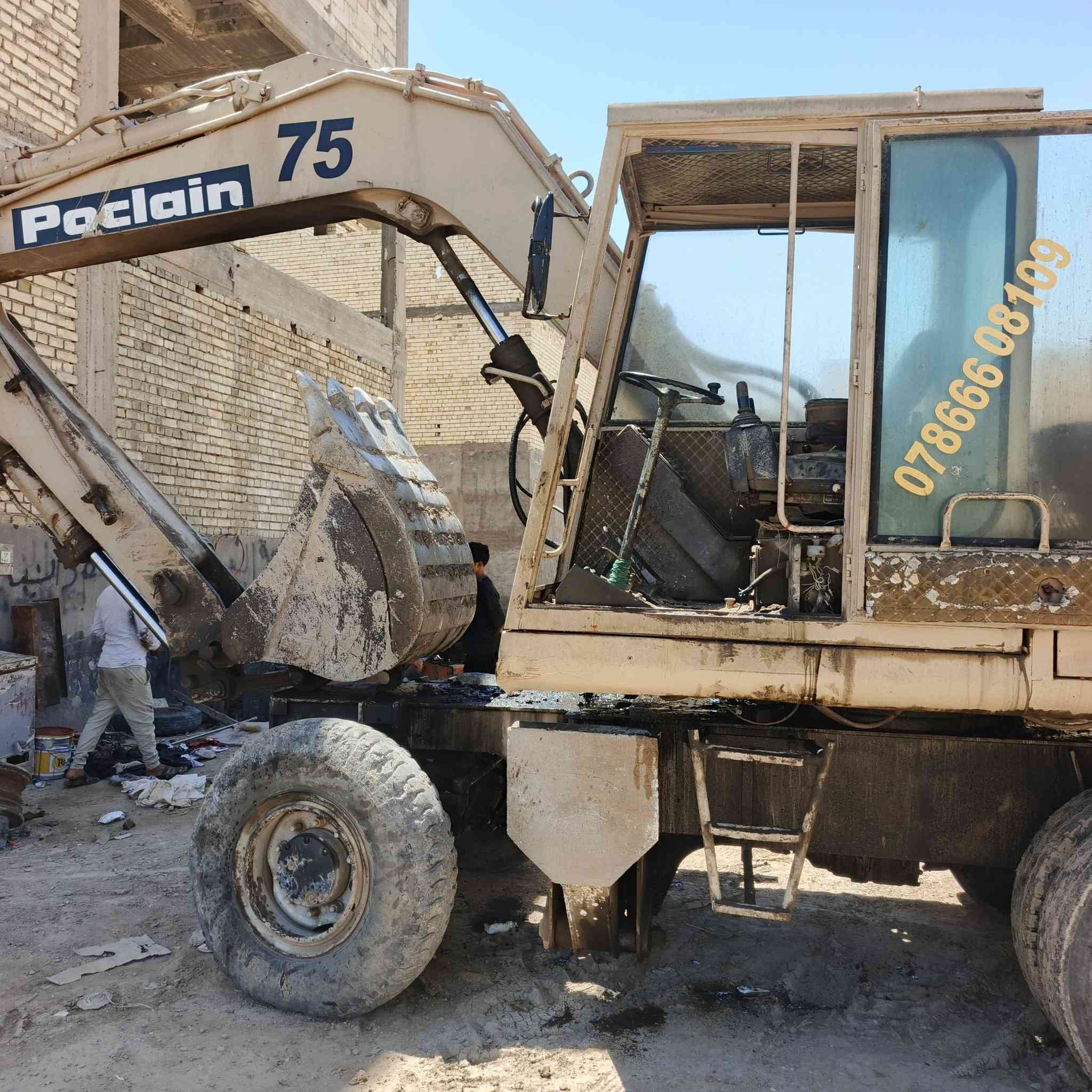 للبيع حفاره بوكلن حجم 75موديل 86التصال ***********
