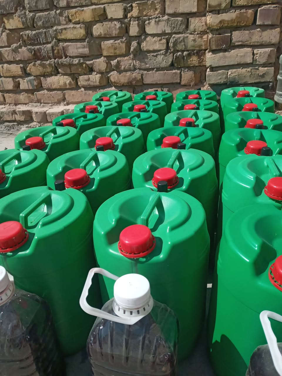 السلام عليكم يوجد لدينا زاهي جلكان ١٠ لتر سعر الجلكان ٧ ألف واصل لبيتك للإستفسار اتصل على الرقم *********** او ***********
