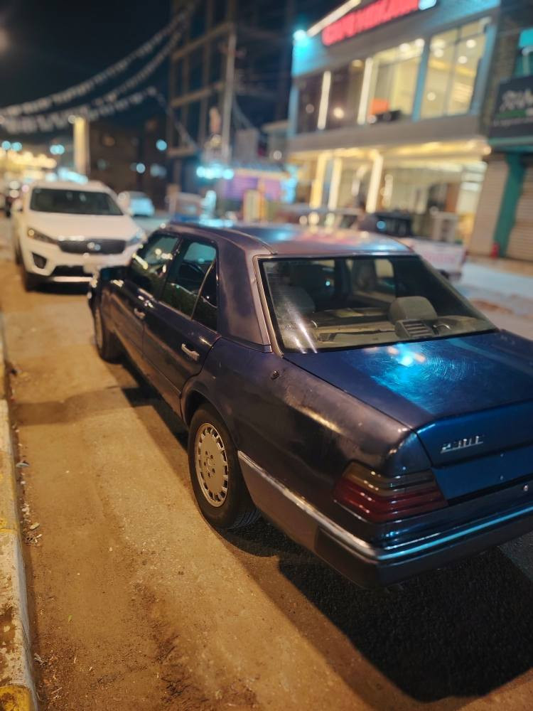 السلام عليكم ورحمة الله وبركاته
سيارة مرسيدس دب موديل ٨٩ قبق اسود بلادي ٣٠٠
السيارة صورها كدامك وتجي تشوفها.
غرفة كهربائية جيدة كاملة.
رقمها بغداد سنوية ٢٩.
مكان السيارة العمارة ميسان
السعر مالتها ٥٥ ورقة.
رقم الهاتف
***********
*********** عمارة, ميسان
