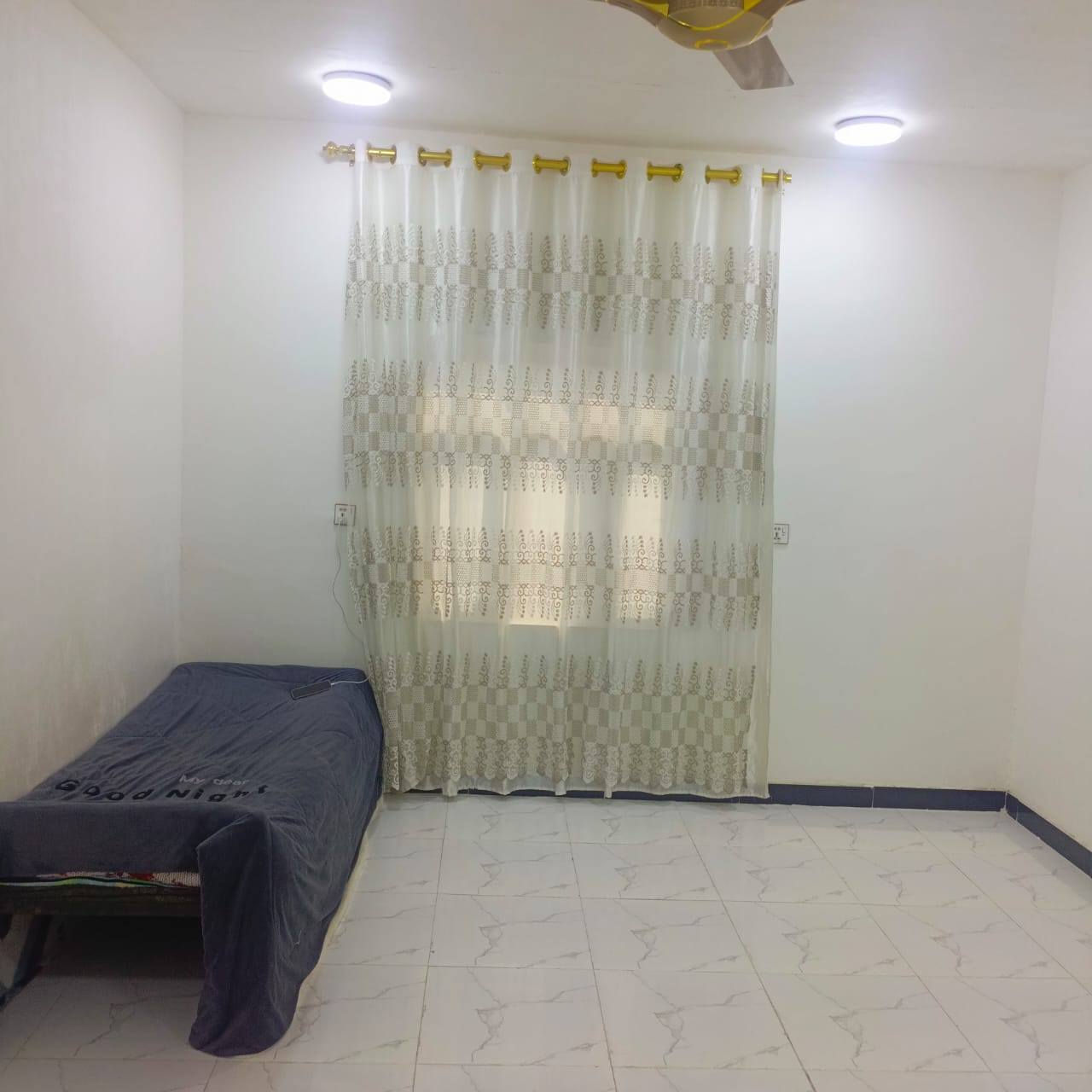 السلام عليكم بيت بلوافدين الاولئ ركن طابقين الاوله غرفتين نوم + ترك + صالة + استقبال +مطبخ +محل +حديقة 150 متر بس تجاوز الطابق الثاني يتكون من غرفتين نوم + صالة + مطبخ +مجمع صحيات + صطح باقي التفاصيل اتصل وتدلل
***********
