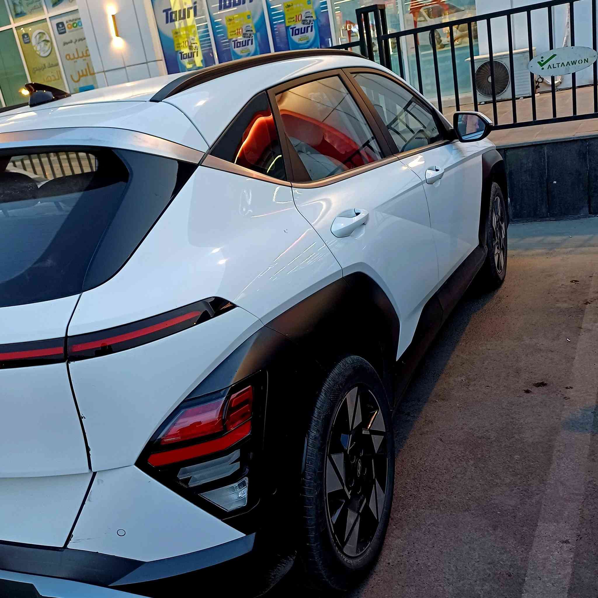 السلام عليكم كونا2023هايبرت كهرباء وبانزين اقتصاتي كامل مواصفات أعلى فئه حادث جاملغ  مبدل ابلادي وطخه بلباب ماشيه 26كم سعر 167 مكان بغداد ***********
داخل جلد of uaed
كشنات الاماميه كهربائي تبريد وهيتر 
كشنات الخلفيه هيتر 
المقود هيتر
كير تعليك+شفتات
سايت ابريك دكمه
خزن بالكشن 
ترحيب اناره عند اقتراب 
ترحيب كشن الامامي عند فتح الباب 
صندوق كهرباء
تشغيل تحكم في الجام عن بعد
اناره داخلي كل الالوان 
وبعد مواصفات
