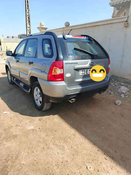 سلام عليكم كيا سبورتج خليجي مكفوله من الصبغ والضربه شخطه بسيطه بل باب فتحه سقف رقم اربيل  تبريد ثلج تدفئه محرك 2000 موديل 10 باسمي تحويل ثاني السعر 122وبيها مجال رقم *********** فول مواصفات حساس خلفي
