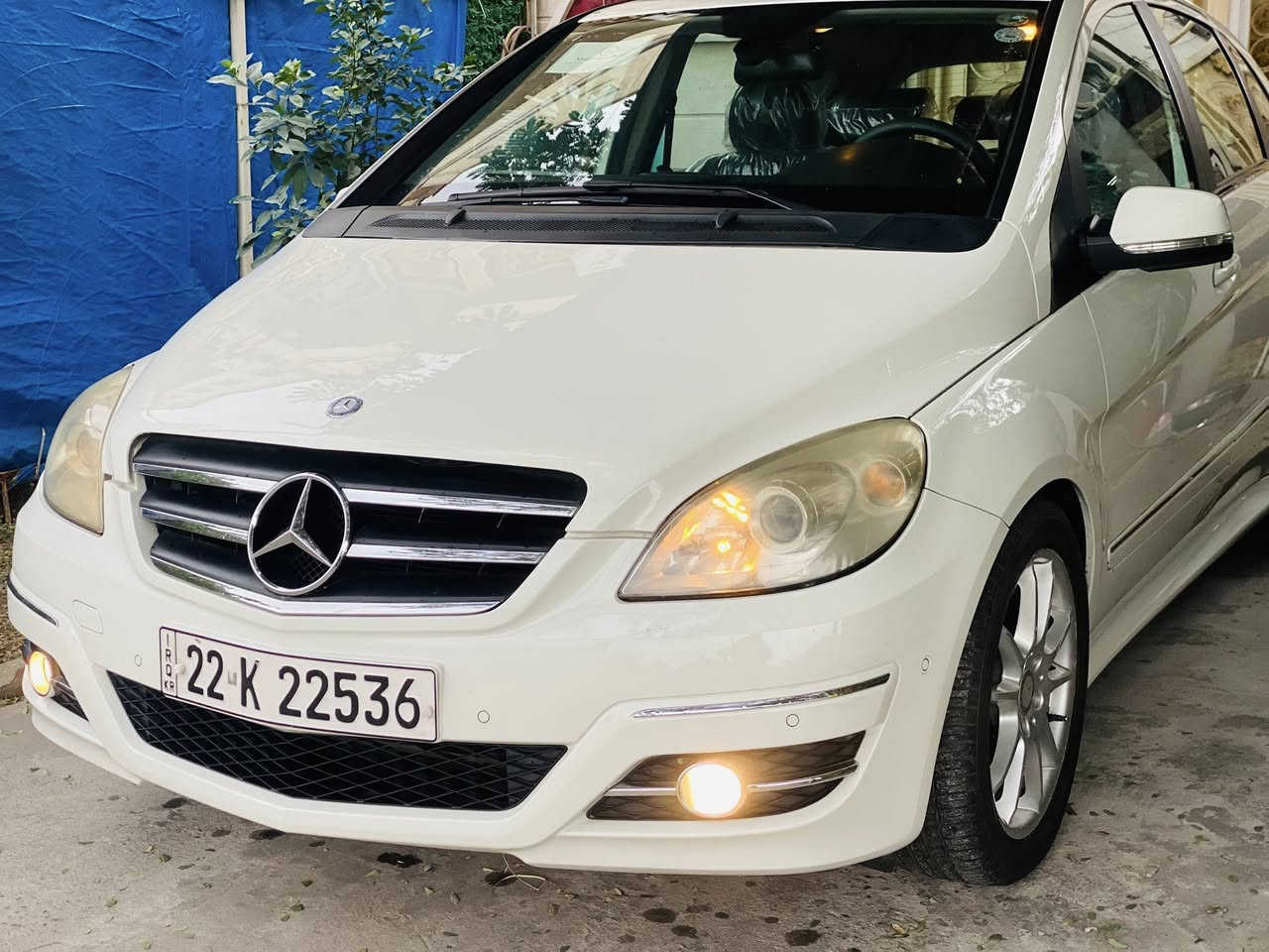 سلام عليكم سيارة سعر مناسب لميزانيه العوائل مميزه ونادره وحلوة واقتصاديه وشبابيه ونسائية وعائليه كلهن بسيارة وحده والمانيه وقوية مارسدس B class حجم. 160 موديل 2011 وارد خليجي كفاله عامة من الصبغ والبارد والشخوط ورصعات وكلشي حتى دعاميات بدون صبغ سيارة جدا جديدة محرك 4 سلندر تنفس طبيعي لا تيربو ولا هاي سوالف حاله حال النتره كير اوتو سيارة جاهزه وحلوة رقم أربيل أنكليزي بسمنه هزه جديدة تريد تحويل تريد وكاله حاظر سيارة مواصفات واضحه ميحتاج احجي عنه مكانه بغداد البياع تجي تفحص وين ميعجبك أتكفل بيه كفاله عامة من الكشر للتحويل وشرعيات سعره راح يكون 105 دفتر وخمس ورقات مجاله جدا بسيط اي استفسار ***********
