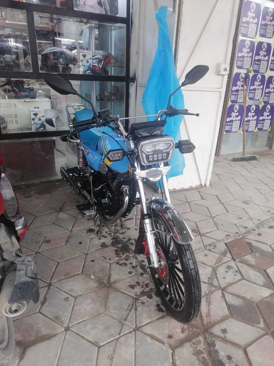 ما بعد السلام
دراجه ايراني نوع سولنك ماشيه 800  دراجه بعدهه جديده عل وضع الشركه 850 وبيهه مجال ***********
