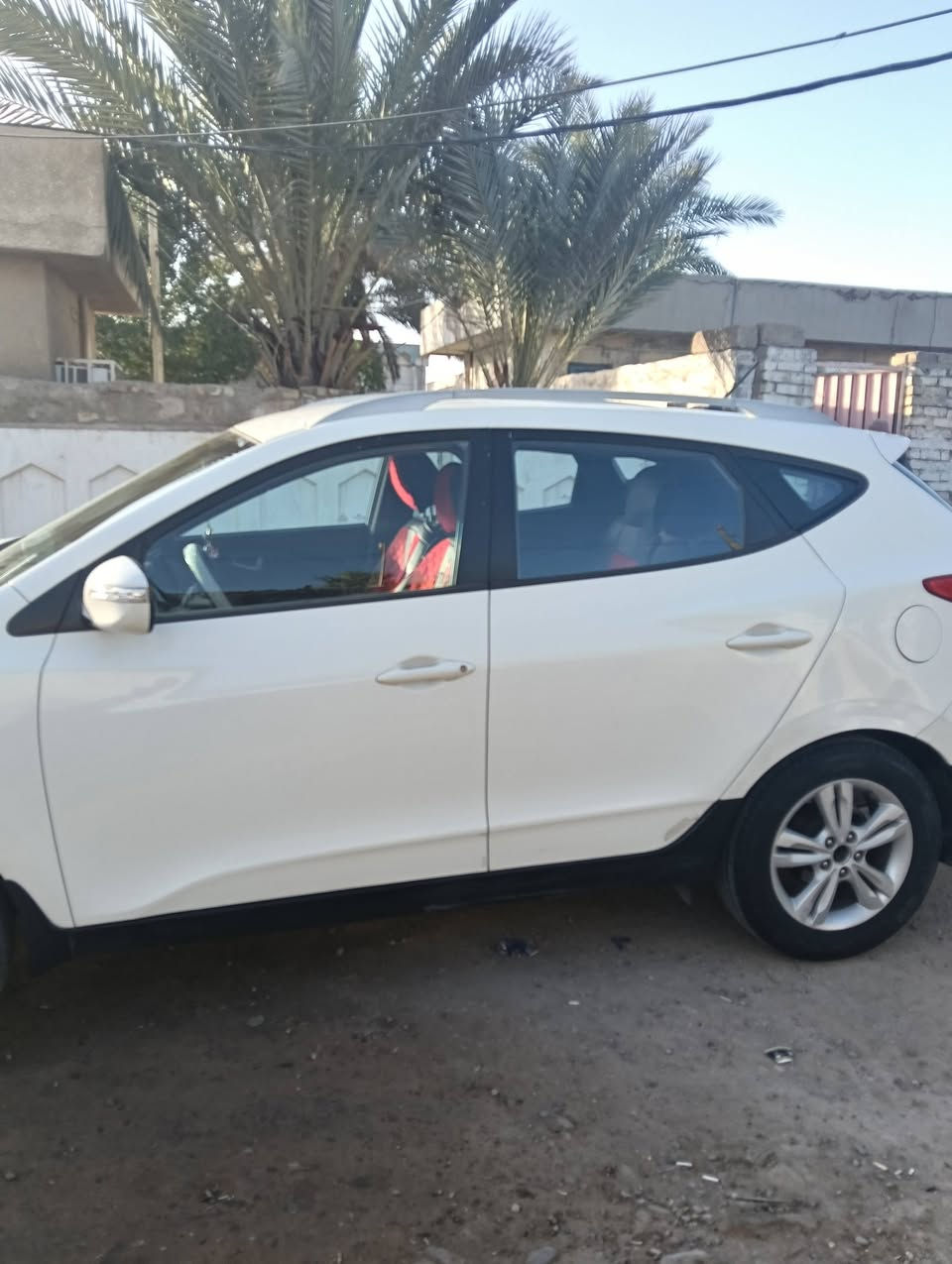 السلام عليكم توسان 2010 خليجي للبيع سياره نفس مموضحه بلصور مواصفاتها معروفه شاشه وتحكم ستيرن وباقي المواصفات وماشيه 137الف كيلو ضربتها بلجنطه هنا بلعراق تجي تفحص سونار سياره باسمي تحويل ثاني يوم سعر 135 وبيها مجال ***********
