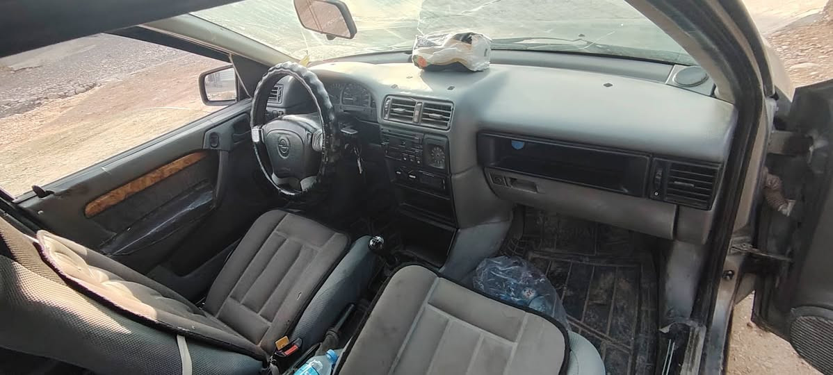 أوپل فكترا موديل 1994 محرك 20 اي عيب مابي سياره تبريد شغال سعرة 39 مكان سياره خانقين ***********
