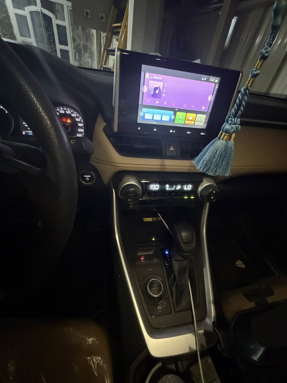 للبع راف  فور
موديل 2024 
وكالة ساز 
بعدهي بلضمان 
رقم  بغداد شبه مميز حلوو 
مقترض وكفيل نفس البيت مصرف 
ماشية 18 زيرو مكفوله 
للتواصل ***********
