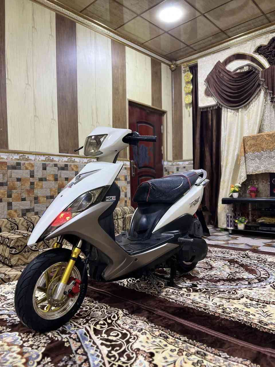 سلام عليكم دراجه ماكس مضلع حديث موديل2016 بسعر 975 دراجه كفاله عامه كهربائيات كلها شغاله ومحرك ما مفتوح وشلعه ومعدل ونعومه فول بيها تزويدات ناشفه دبلات امامبه ودبل خلفي ويلات وقبق جوزه وقطره بلاديات وتخم تاير توه شاده وكشن تفصال توه فصلته دراجه جاهزه ورمبه ما نقصها برغي مكاني بصره خمسه ميل رقم هــ/*********** متواجد وتساب فقط ملاحضه دراجه طالعه من الرمبه قبل ٢٣ يوم وخذتها بمليون و250
