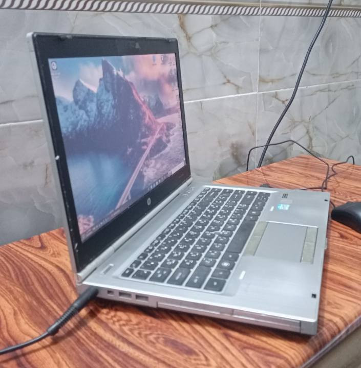 لاب توب اتش بي كور اي 5 السعر 90الف قابل للتفاوض المواصفات موجوده داخل الصور اللابتوب بي لوحه اللمس التاج لا تعمل يمكن العمل من خلال الماوس وتوجد بعض الازرار في الكيبورد لا تعمل يمكن العمل عليها من خلال الكيبورد الخارجي اما اللابتوب بحاله جيده بالنسبه لباقي المواصفات جيده ايضا الاتصال من خلال الرقم ***********
