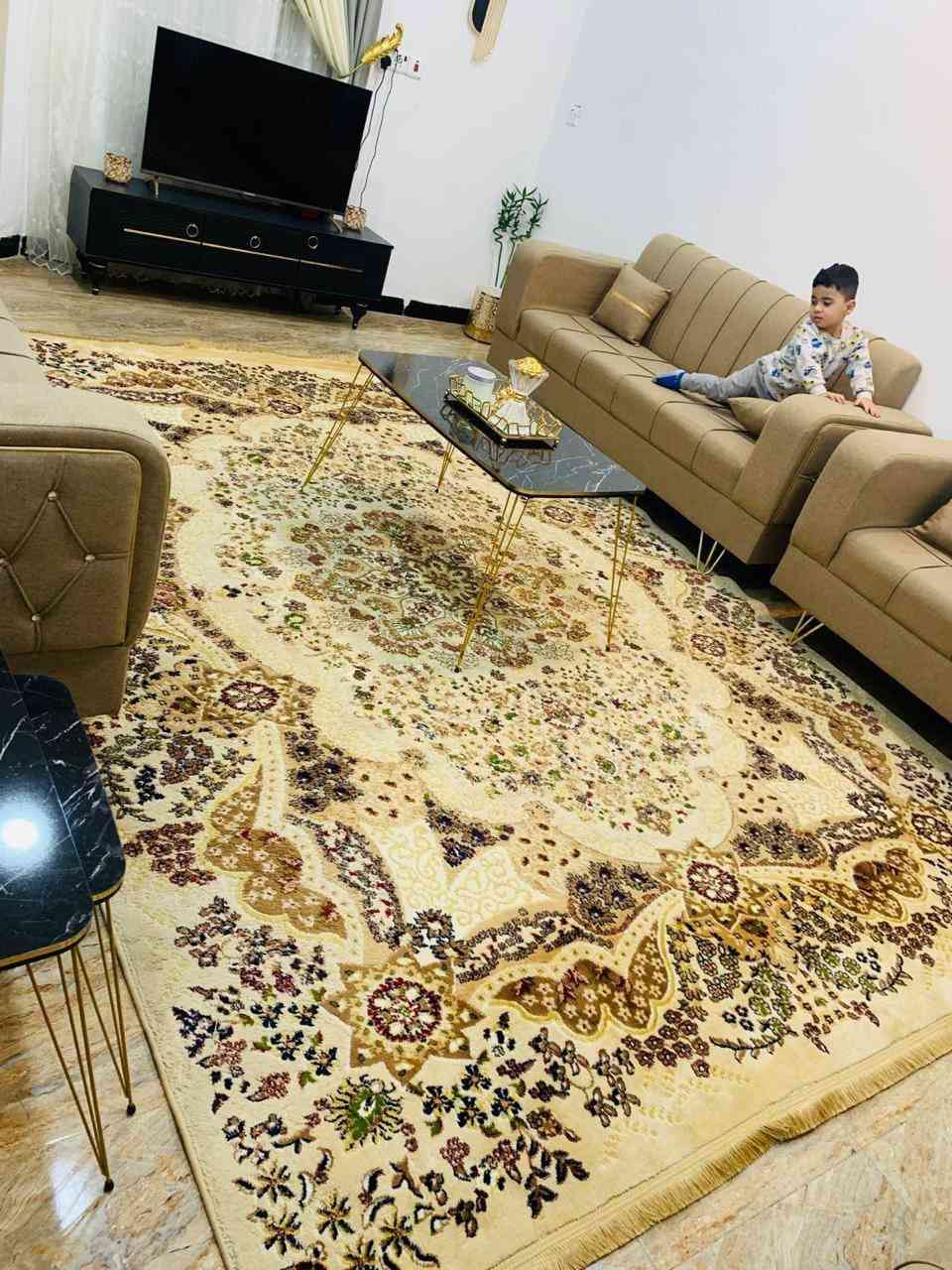 سلام عليكم
بيت ١٠٠متر مربع في بداية الدوانم ٣فرع من يم نهاية سياج المعمل قاطين مكون من 
غرفتين نوم 
وصاله ومطبخ
ديوانيه كبيره
وحمامات ٣
ومنور
الاتصال على الرقم. ***********
