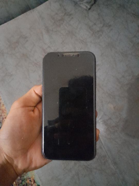 سلام عليكم آيفون١١عادي للبيع لون اسود تليفون نضيف ستعمال بيت مستبدل بطاريه اصليه فقط سعر ٣٥٠وبي مجال للستفسار واتساب ***********
