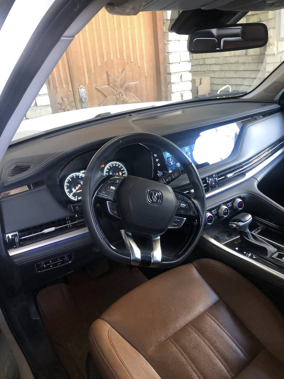 سيارة شانجان CS95 موديل 2023 رقم بغداد خصوصي  ماشية 11000 كيلو متر ضمان الشركة السيارة بسمي السنوية لغاية 2028 فول مواصفات 1/1  ٧ راكب كشنات جلد أعلى فئه السيارة بها شخطات بالدعامية الامامية موضح بالصور
المواصفات
بانوراما 

7 راكب/ جلد

شاشات لمس 

صندوق كهرباء 

انظمه التحكم لمس 

رادار + تحديد مسار

كشنات كهرباء وتدفئه وتبريد 

* قياده ذاتيه 

كاميرات 360 درجه 

نظام كاميرات 3D 

كاميرات مرايات جانبيه بدقة 4k 

حساسات 360 درجه 

هاند بريك دكمه

لايت وبك لايت LED 

نظام للتحكم في الثبات.

نظام لمراقبة ضغط الهواء في الإطارات.

نظام التحذير عند مغادرة المسار.

نظام المساعدة عند صعود المرتفعات.

نظام منع الاصطدام.

نظام للتحكم في الانزلاق.

نظام الفرامل المانعة للانغلاق (ABS).

نظام للتحذير من الاصطدام الأمامي.

توزيع إلكتروني للفرامل.

نظام لمراقبة النقطة العمياء.

وسائد هوائية أمامية وجانبية.

نظام للتحكم في الثبات.

ذاكرة مقعد السائق 

اضاءة محيطية 

العنوان بغداد ***********
السعر 25500
