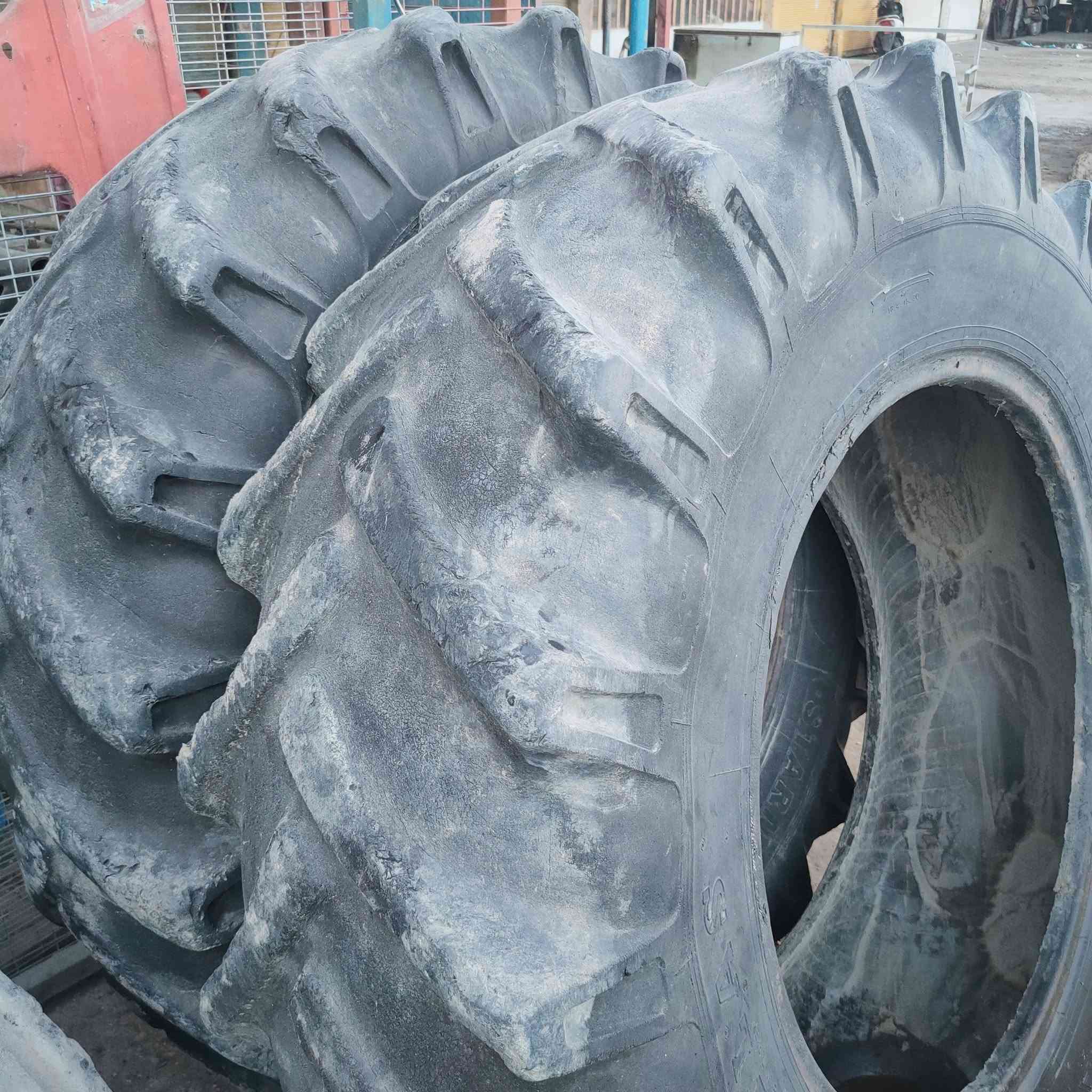 للبيع تايرات حجم ٣٠ نظيفات السعر ٤٠٠ مكاني بابل أسكندريه ***********

