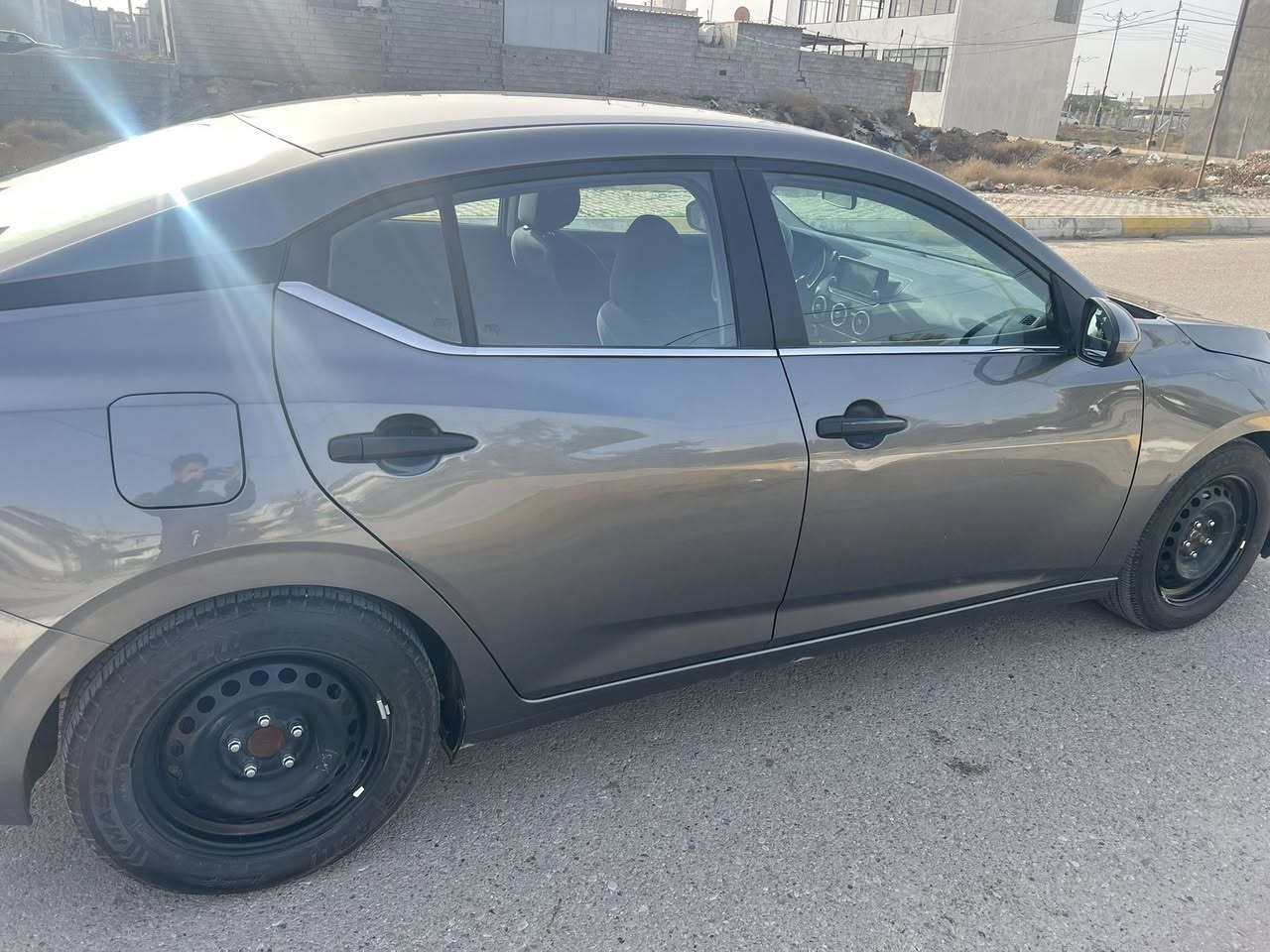 السلام عليكم سيارة نيسان سنترا موديل 2025 وارد أمريكي مواصفات حساسات و مستشعر جانبي و تثبيت سرعه و تنبيه طريق  حجم المحرك 2000  ماشيه 12.207 km رقم الهاتف ***********  المكان ديالى بعقوبة
