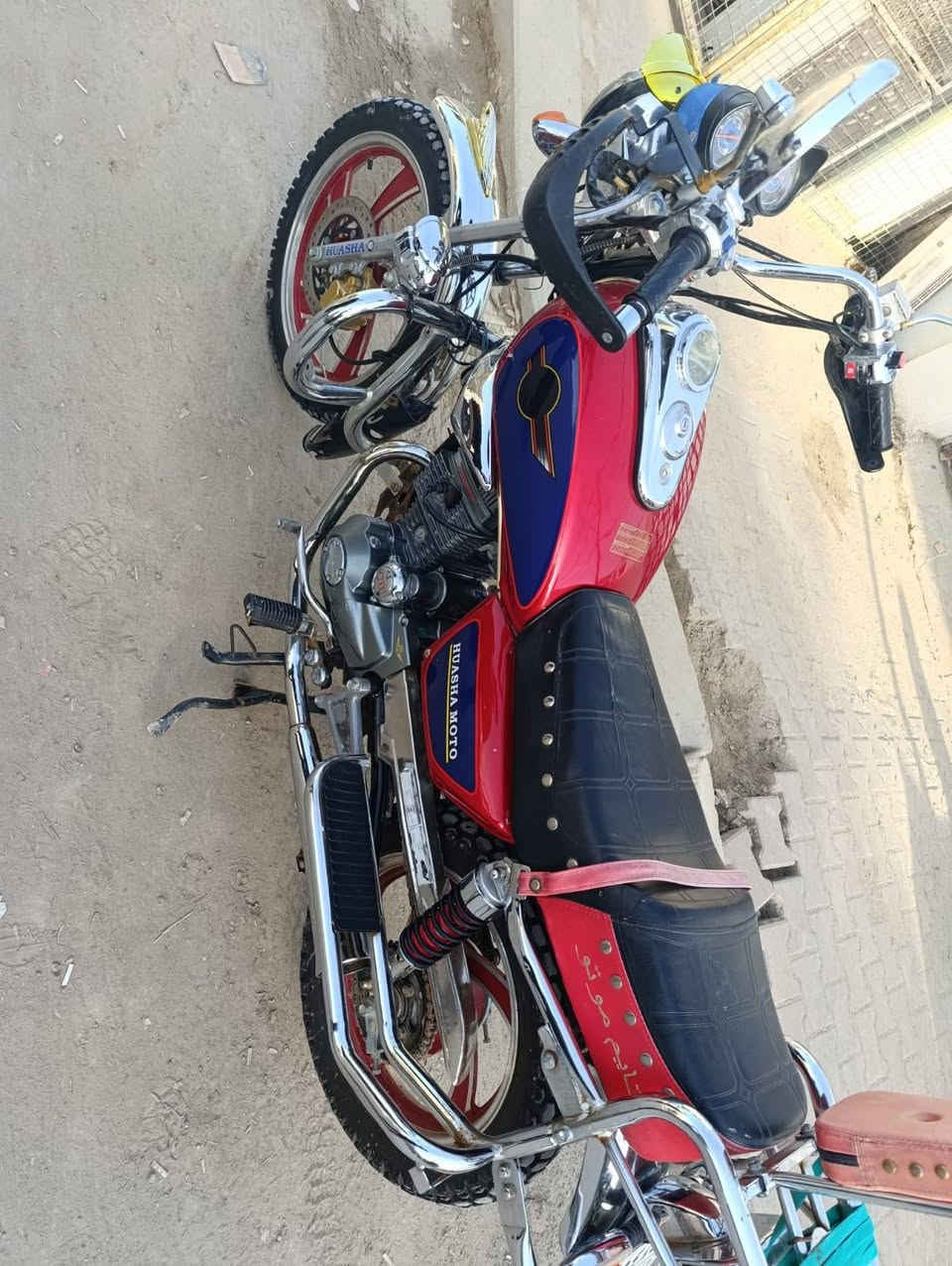 دراجة جونده هوشا للبيع، مرقمة قادسية مع سنوية، موديل 22، نظيفة كلش وماشية قليل، مكانها الديوانية، سعرها مليون وستمية وبيها مجال. 
للتواصل ***********.
